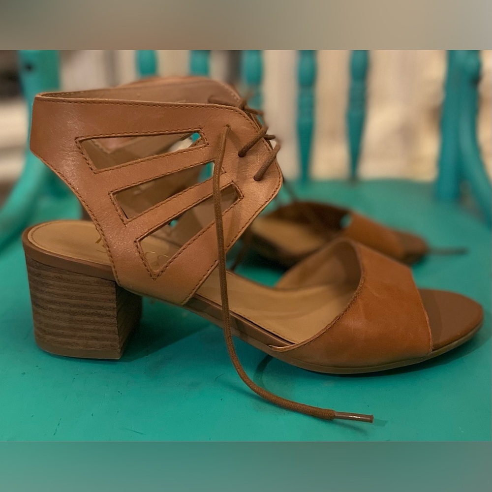 Franco Sarto tan leather lace up block heel 8.5